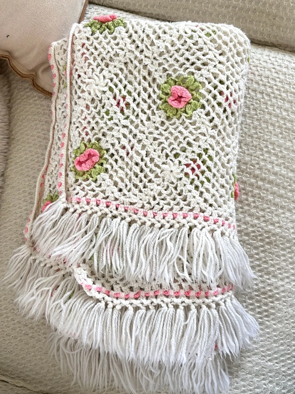 Vintage Handmade White Crochet Fringe throw blanket with Pink Rose Accents
